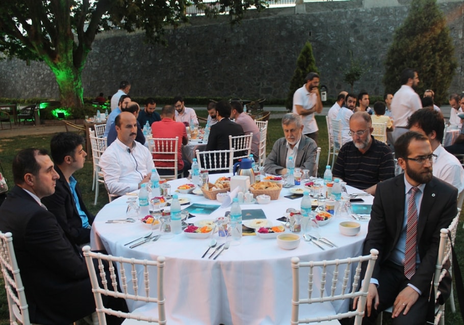 İSDAM 4. Geleneksel İftar Yemeği
