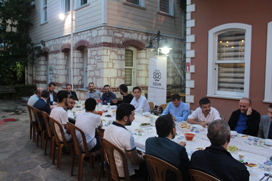 İSDAM 7. Geleneksel İftar Yemeği