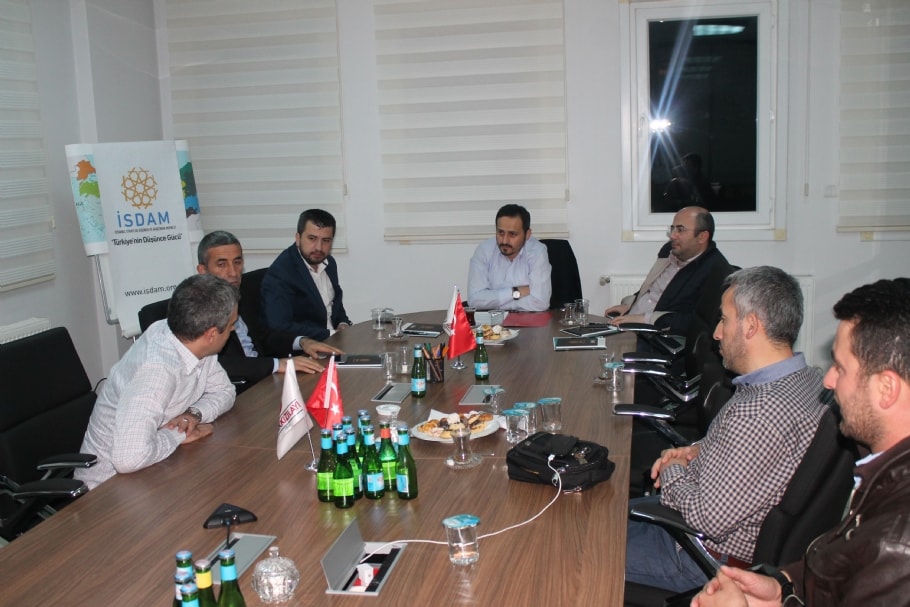 Türk Kızılayı Genel Müdür Yardımcısı Oğuz Özcan ile söyleşi