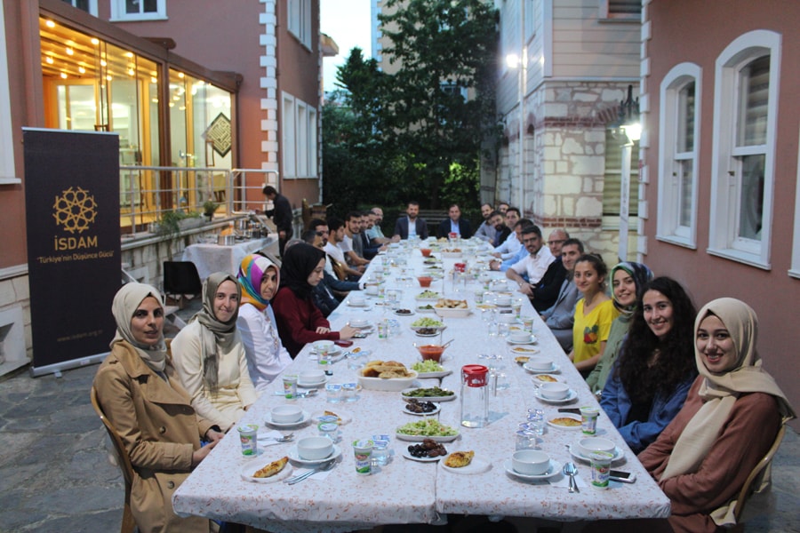 İSDAM 7. Geleneksel İftar Yemeği